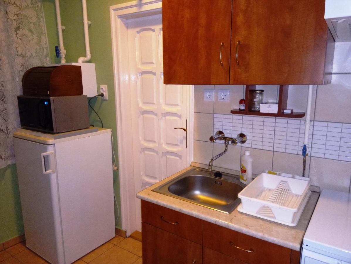 Szivarvany Apartman Дьюла Экстерьер фото
