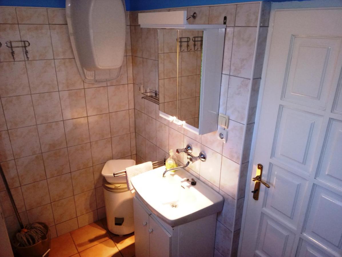 Szivarvany Apartman Дьюла Экстерьер фото
