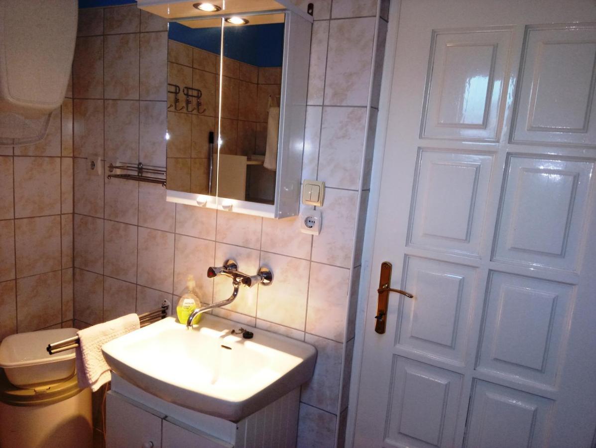 Szivarvany Apartman Дьюла Экстерьер фото